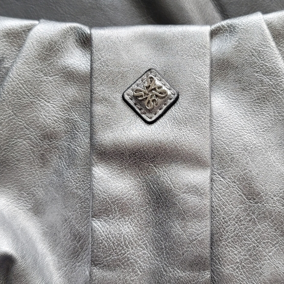 Pair of Vera Wang wristlets - Picture 6 of 7